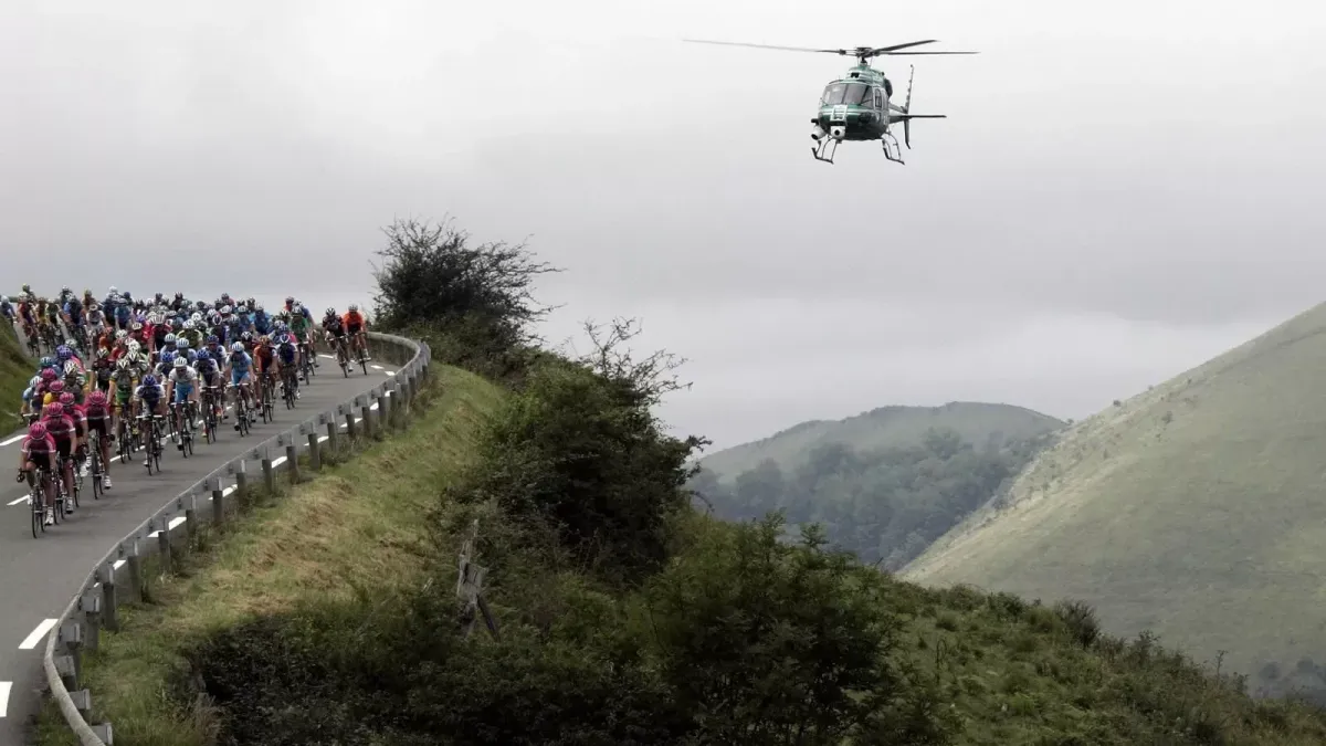 Helicopter Blows Peloton Off the Road