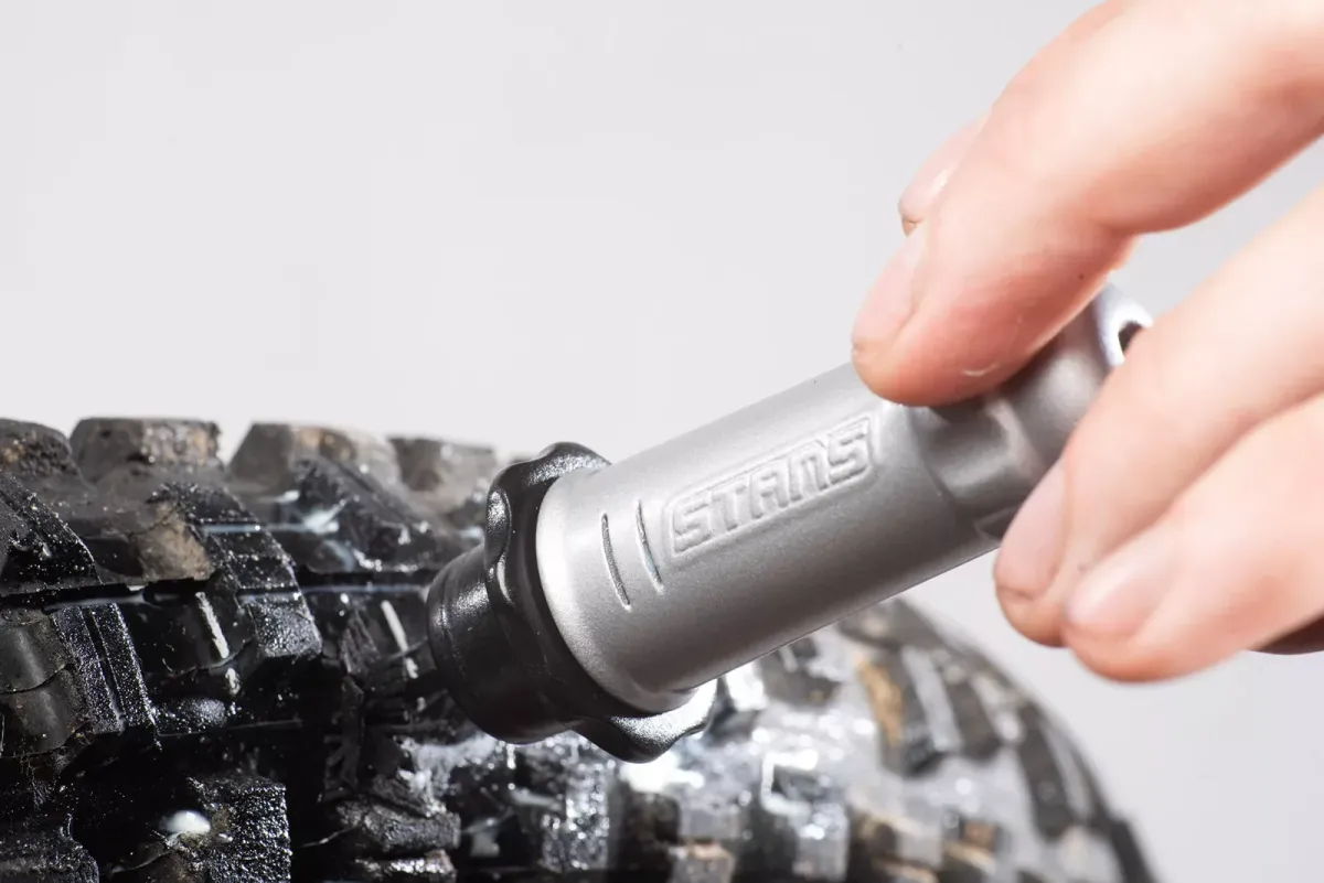 Stan’s NoTubes DART Plug Tool Delivers Cheap, Light and Packable Tubeless Tire Repair