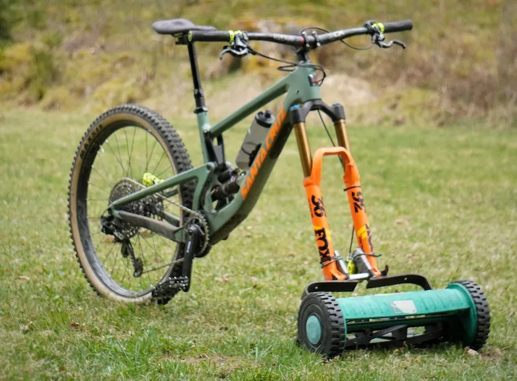 Video: Stefan Mueller Turns His Bike into a Lawnmower