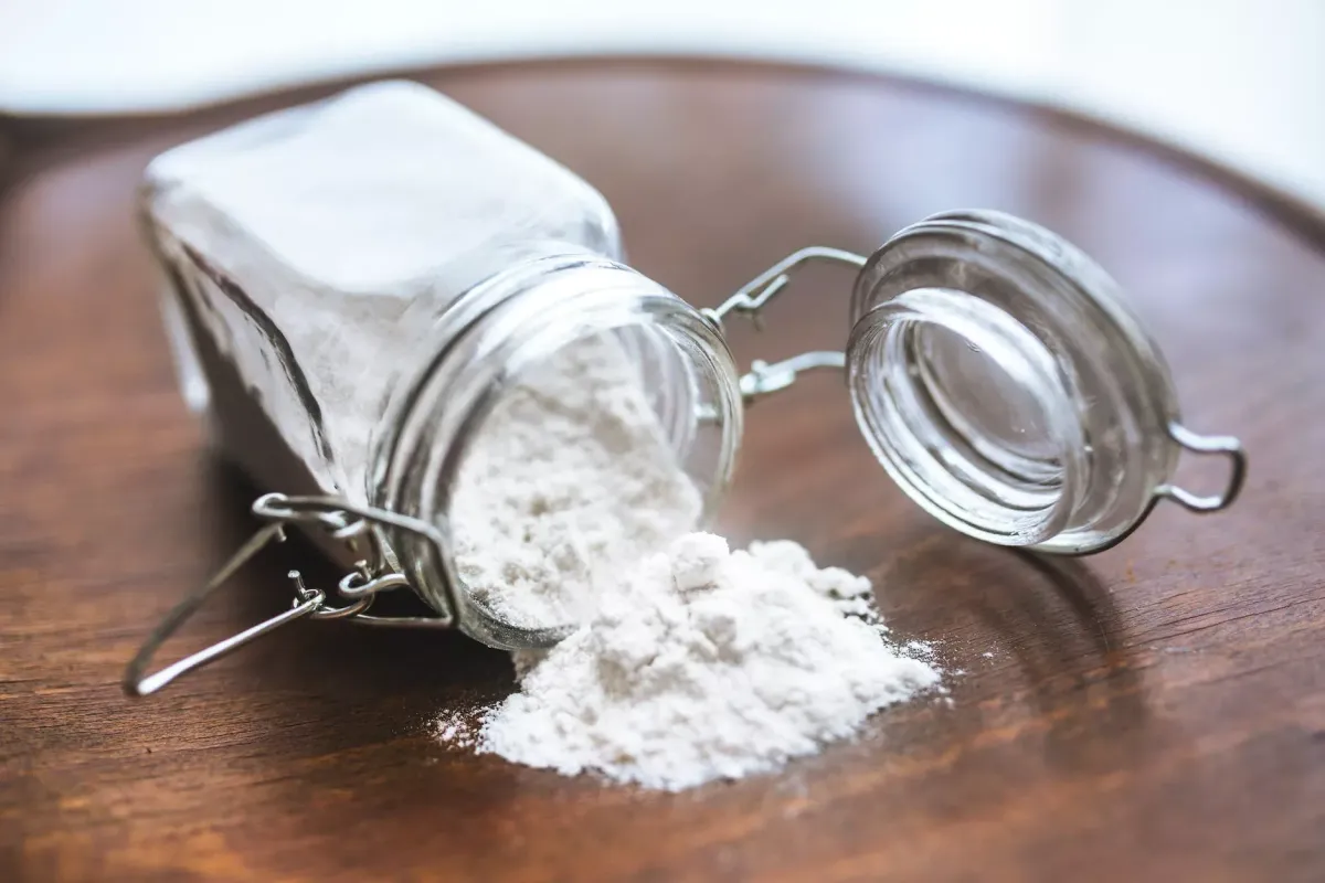 Baking Soda for Cycling Performance? The Benefits and Risks of Sodium Bicarb Supplementation